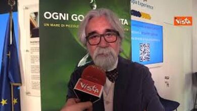 Addio a Peppe Vessicchio, il direttore d’orchestra aveva 69 anni. Eccolo nel 2024