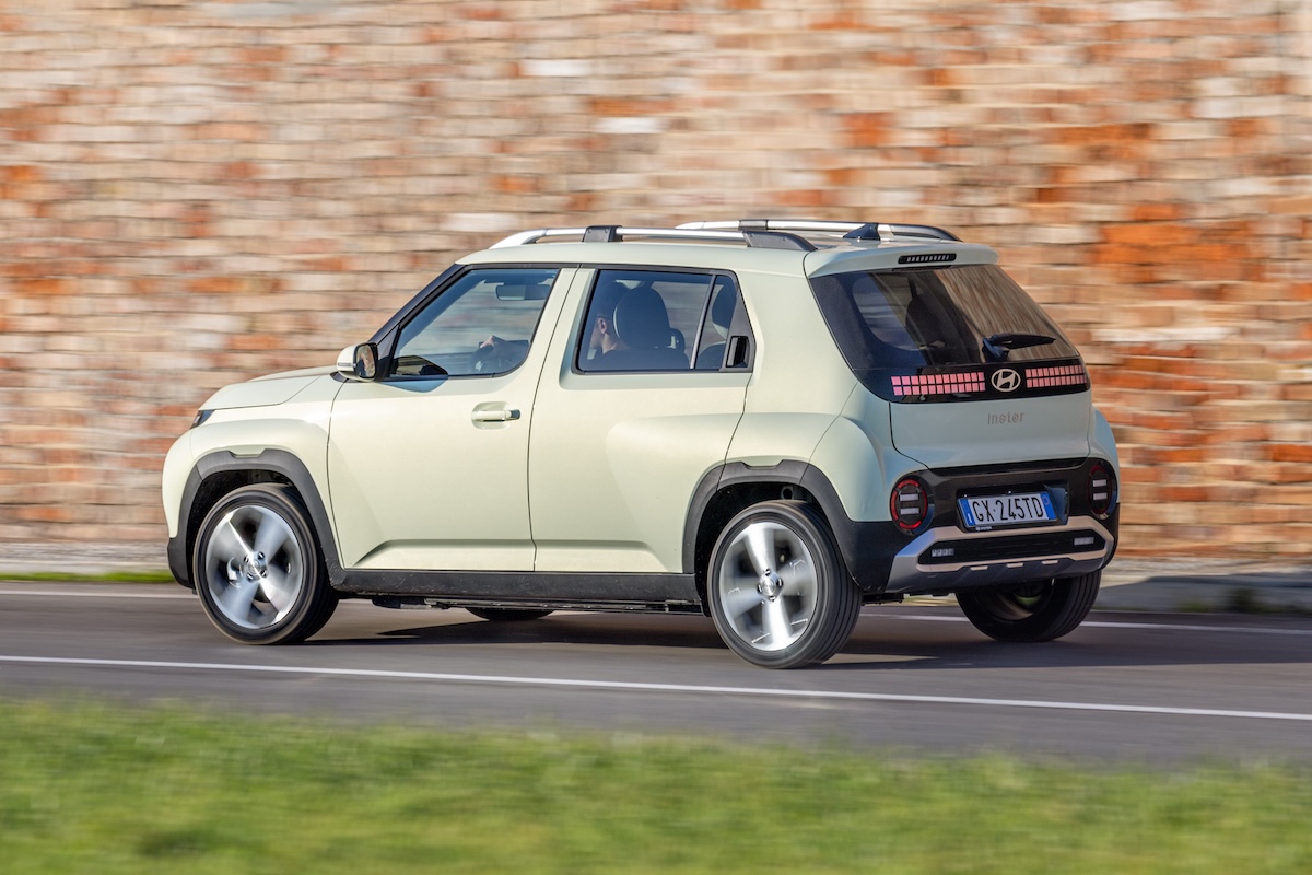 Hyundai INSTER: 97 o 115 CV, fino a 518 km in città — quale scegliere ?