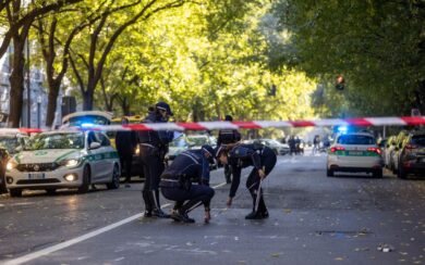 Incidente mortale sulla tangenziale sud di Bergamo, scontro frontale tra due auto e un furgoncino: tre vittime e diversi feriti