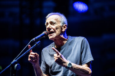 Beppe Vessicchio, Vecchioni: “L’abbraccio a Sanremo? Stringevi così forte che mi hai rotto una costola. Ora è come se fosse sparita la musica” 