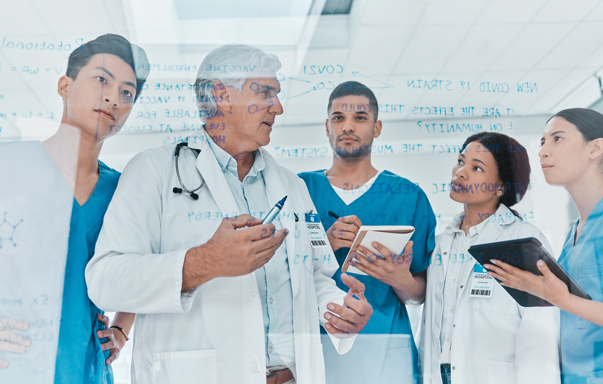 Migranti, Trump stravolge le regole per ottenere la green card: stop a obesi e diabetici, via libera ai più ricchi Migranti, Trump stravolge le regole per ottenere la green card: stop a obesi e diabetici, via libera ai più ricchi