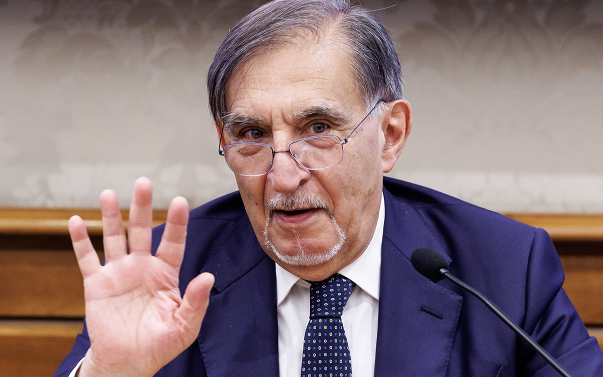 Regione Lombardia, La Russa: “Picchi? Deve restare al suo posto. Con Arianna Meloni ci siamo fatti una risata” Regione Lombardia, La Russa: “Picchi? Deve restare al suo posto. Con Arianna Meloni ci siamo fatti una risata”