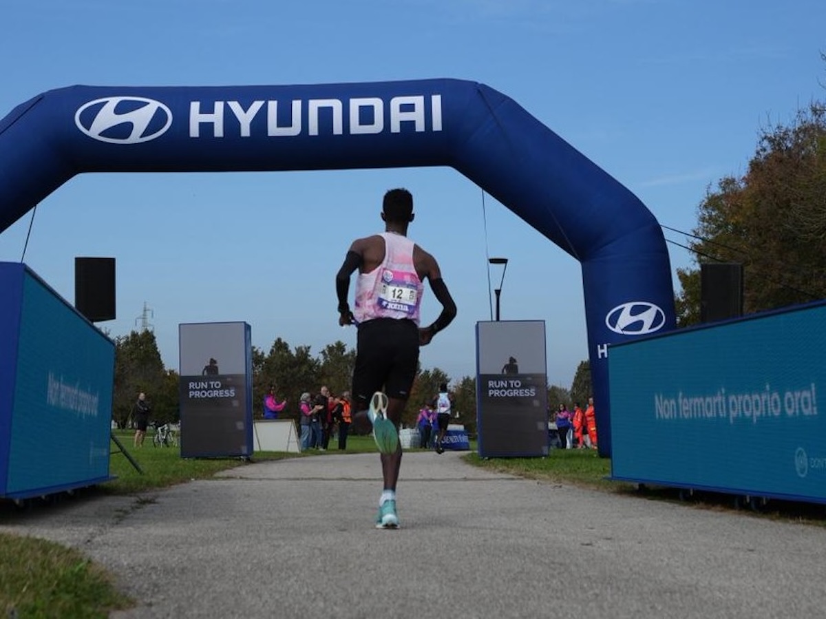 Hyundai corre a Verona: energia elettrica e community in maratona Hyundai corre a Verona: energia elettrica e community in maratona