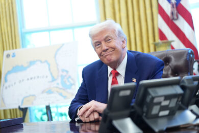 Shutdown quasi finito, Trump convince otto democratici a interromperlo. Pioggia di insulti: “Siete dei venduti”