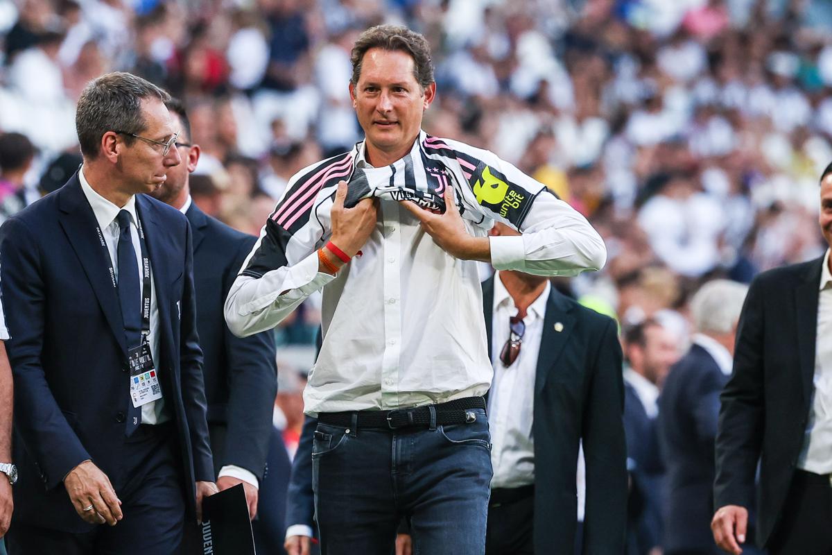 Ferrari-Juventus, Elkann duro con Leclerc-Hamilton (“Si concentrino a guidare”), la risposta a Tether… e la missione per Spalletti Ferrari-Juventus, Elkann duro con Leclerc-Hamilton (“Si concentrino a guidare”), la risposta a Tether… e la missione per Spalletti