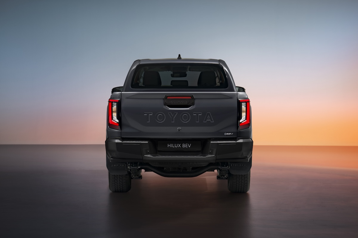 Toyota svela Hilux elettrico e FCEV: svolta nei pick-up Toyota svela Hilux elettrico e FCEV: svolta nei pick-up
