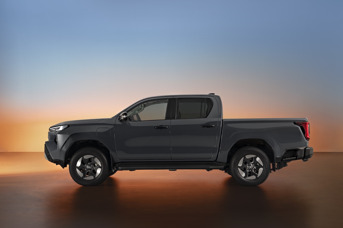 Toyota svela Hilux elettrico e FCEV: svolta nei pick-up Toyota svela Hilux elettrico e FCEV: svolta nei pick-up