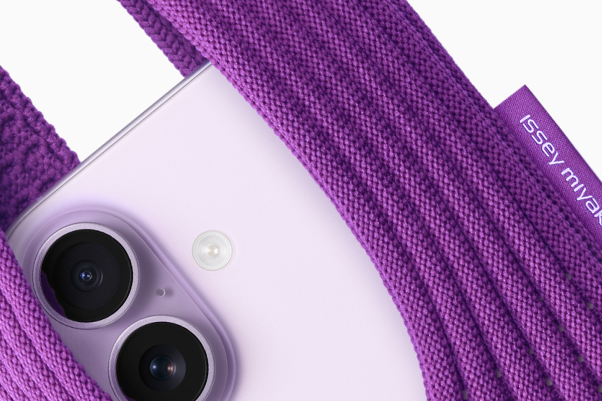 Apple lancia l’iPhone Pocket, una tasca porta telefono realizzata con il giapponese Issey Miyake. Come funziona e tutti i prezzi Apple lancia l’iPhone Pocket, una tasca porta telefono realizzata con il giapponese Issey Miyake. Come funziona e tutti i prezzi