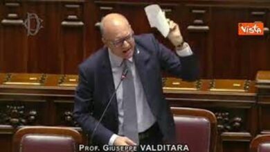 Valditara: “Falsità dall’opposizione sui femminicidi, vergogna”. Bagarre in Aula alla Camera