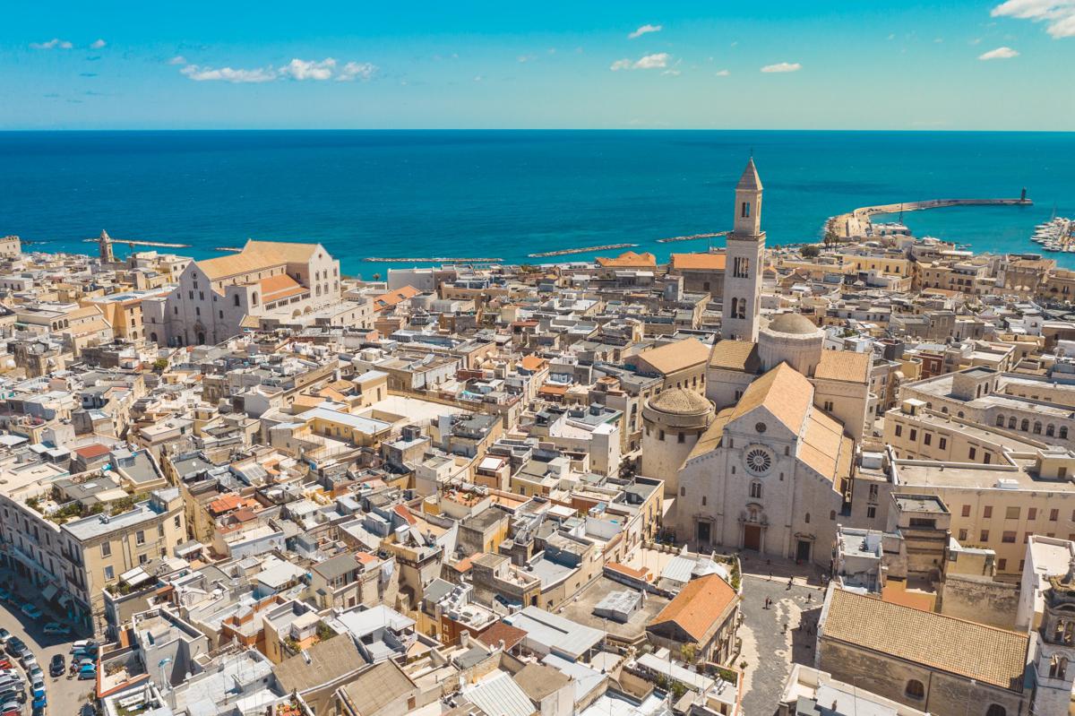 Mercato immobiliare, Bari la città più attiva: seguono Napoli e Modena. Milano e Roma fuori dalla top 10 Mercato immobiliare, Bari la città più attiva: seguono Napoli e Modena. Milano e Roma fuori dalla top 10