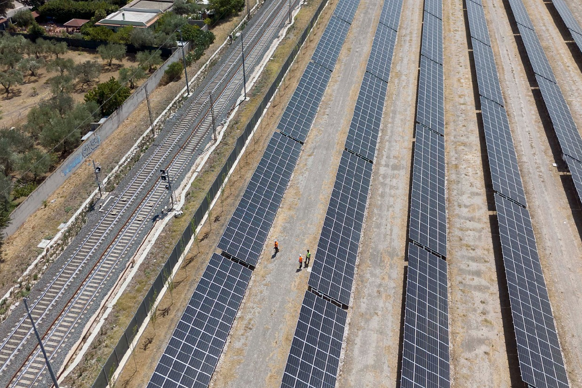 Gruppo FS: avviata una fornitura di 450 GWh di energia rinnovabile con Edison Energia per la decarbonizzazione ferroviaria Gruppo FS: avviata una fornitura di 450 GWh di energia rinnovabile con Edison Energia per la decarbonizzazione ferroviaria