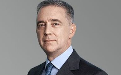 Porta i figli in Russia e chiede un riscatto di 500mila euro: tre anni all’ex compagna di Riccardo Orcel