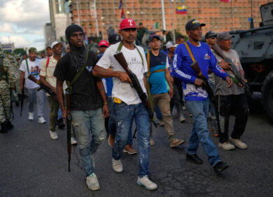 Venezuela, il piano di Maduro anti-Trump: guerriglia stile Vietnam per resistere a lungo