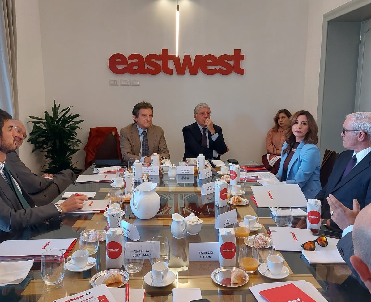 Eastwest Coffee: De Luca indica la rotta tra India e UE Eastwest Coffee: De Luca indica la rotta tra India e UE