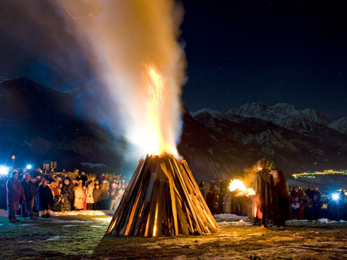 Mercatini, antiche tradizioni e riti alpini: in Valle d’Aosta è già Natale. Ecco gli eventi da non perdere