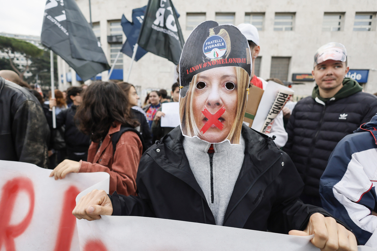 Sciopero 14 novembre, esplode la protesta degli studenti: “Contro la scuola del genocidio” Sciopero 14 novembre, esplode la protesta degli studenti: “Contro la scuola del genocidio”