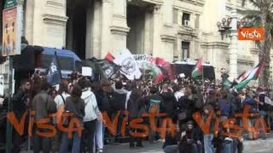 No Meloni Day, il corteo degli studenti al Ministero dell’Istruzione