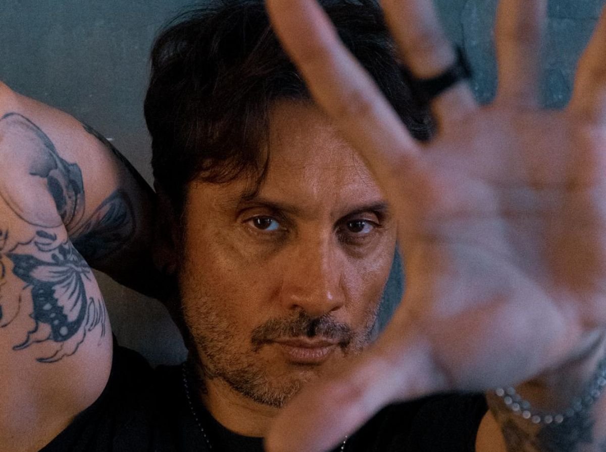 Fabrizio Moro: “Sono stato un po’ traumatizzato da Sanremo. Tornarci? Dovrei prepararmi psicologicamente per affrontare una cosa del genere e poi…” – L’intervista, i video di Affaritaliani Fabrizio Moro: “Sono stato un po’ traumatizzato da Sanremo. Tornarci? Dovrei prepararmi psicologicamente per affrontare una cosa del genere e poi…” – L’intervista, i video di Affaritaliani