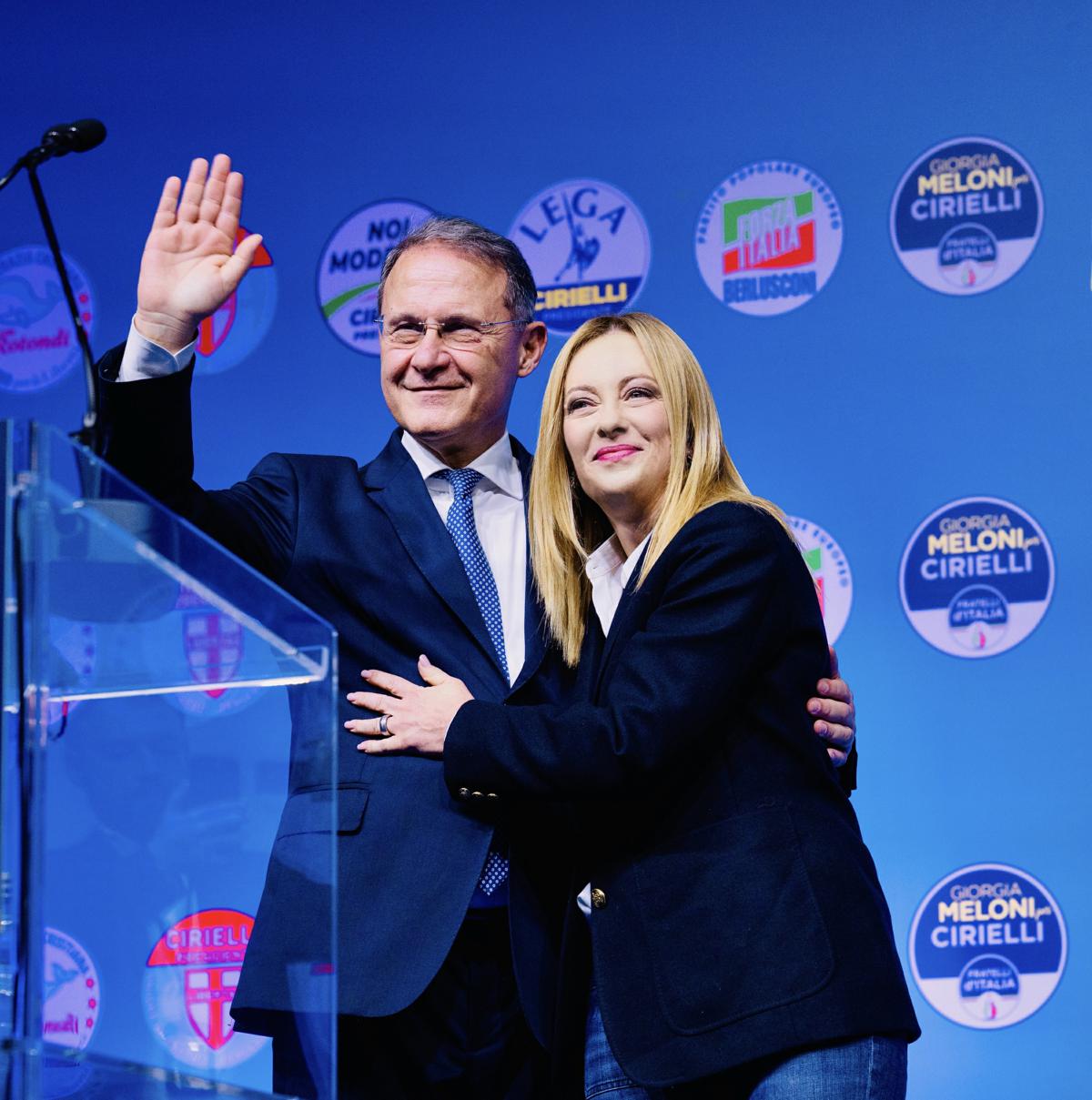 Elezioni Campania, Fico favorito ma la la partita “non è chiusa”. Cirielli punta sugli indecisi di De Luca. Meloni nei mercatini a Napoli giovedì e venerdì. Anteprima Affaritaliani Elezioni Campania, Fico favorito ma la la partita “non è chiusa”. Cirielli punta sugli indecisi di De Luca. Meloni nei mercatini a Napoli giovedì e venerdì. Anteprima Affaritaliani