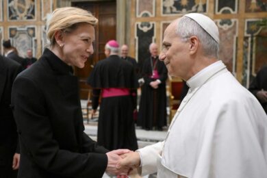 Papa Leone XIV incontra registi e attori: “Il cinema è in pericolo, serve sostenerlo. Sia ancora linguaggio di pace”