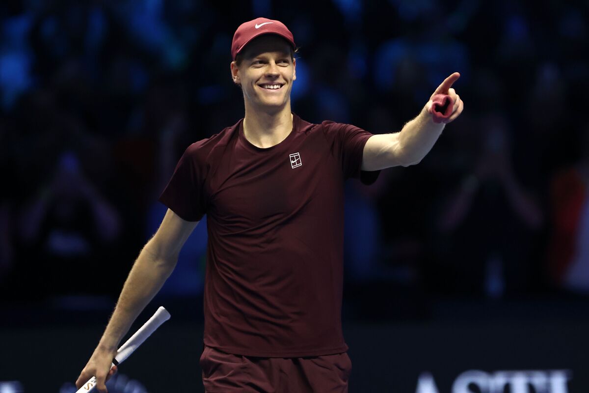 ATP Finals, Sinner piega De Minaur: l’australiano ko in due set. Jannik conquista la finale di Torino ATP Finals, Sinner piega De Minaur: l’australiano ko in due set. Jannik conquista la finale di Torino
