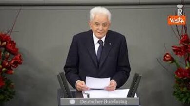 Mattarella a Berlino: Ci sono troppi “Dottor Stranamore” che “amano la bomba”