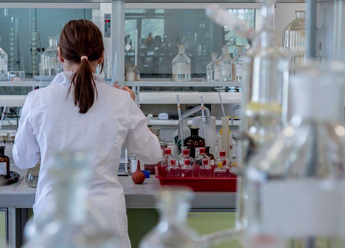 Legionella a Milano, sospetto focolaio in zona San Siro: un morto e otto ricoverati Legionella a Milano, sospetto focolaio in zona San Siro: un morto e otto ricoverati