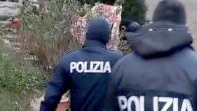 Neonazismo online, arrestato a Pavia un 19enne alla guida della rete di giovani estremisti