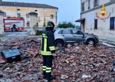 Il maltempo flagella il Centro-Nord, a Genova 100 interventi dei vigili del fuoco. Nel vortice anche la Toscana