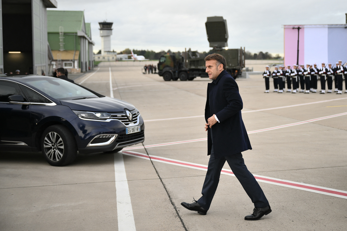 Ucraina, accordo Zelensky-Macron per il rafforzamento aereo. Tusk: “Incidente ferroviario a Varsavia? Sabotaggio” Ucraina, accordo Zelensky-Macron per il rafforzamento aereo. Tusk: “Incidente ferroviario a Varsavia? Sabotaggio”