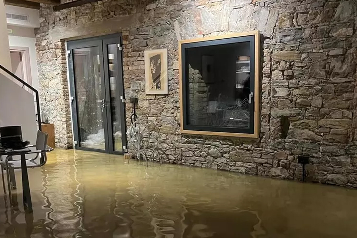 Alluvione a Gorizia, il ristorante stellato di Antonia Klugmann sommerso dal fango per la seconda volta. La chef in lacrime Alluvione a Gorizia, il ristorante stellato di Antonia Klugmann sommerso dal fango per la seconda volta. La chef in lacrime