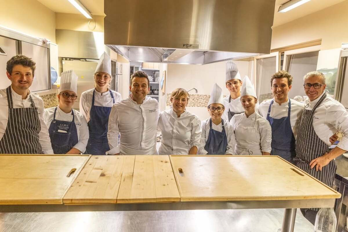 Alluvione a Gorizia, il ristorante stellato di Antonia Klugmann sommerso dal fango per la seconda volta. La chef in lacrime Alluvione a Gorizia, il ristorante stellato di Antonia Klugmann sommerso dal fango per la seconda volta. La chef in lacrime