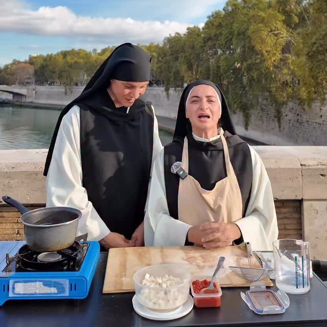 “Stanno ingannando tutti”. La verità su “Vita da Suore”, il format virale di TikTok e Instagram “Stanno ingannando tutti”. La verità su “Vita da Suore”, il format virale di TikTok e Instagram