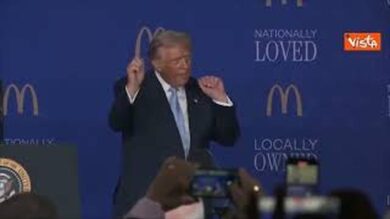 Trump balla sulle note di Ymca a summit economico di McDonald’s a Washington