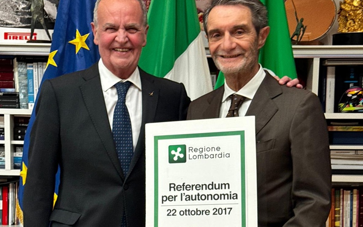 “Autonomia, ghe sem”: Calderoli e Fontana firmano le pre-intese a Palazzo Lombardia “Autonomia, ghe sem”: Calderoli e Fontana firmano le pre-intese a Palazzo Lombardia