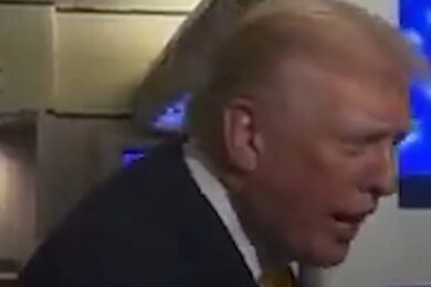 Trump insulta una giornalista, ‘stai zitta cicciona’