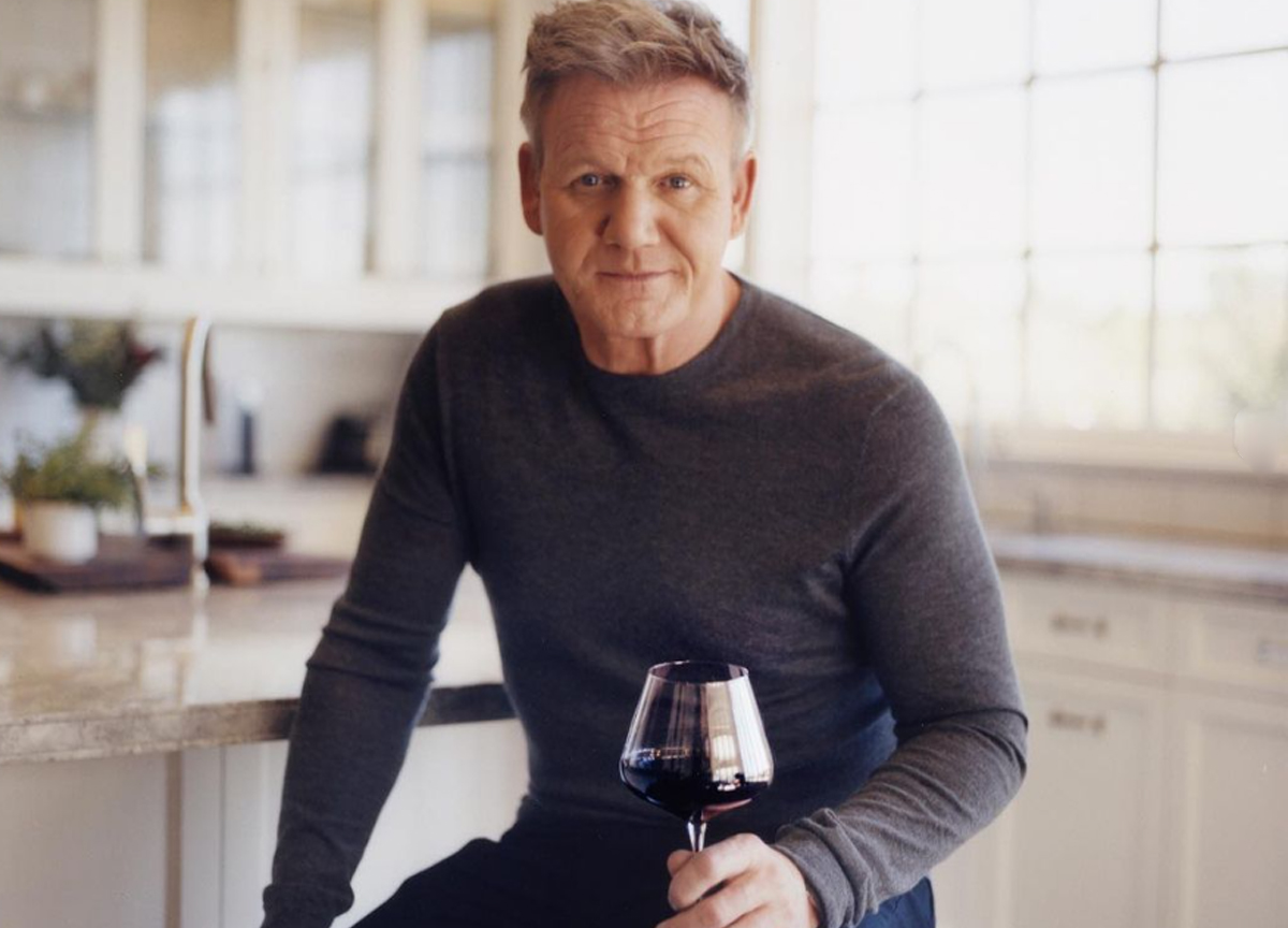 Lo chef Gordon Ramsey traballa, conti da incubo. Perdite per 18 milioni, ristoranti chiusi e 200 licenziamenti Lo chef Gordon Ramsey traballa, conti da incubo. Perdite per 18 milioni, ristoranti chiusi e 200 licenziamenti