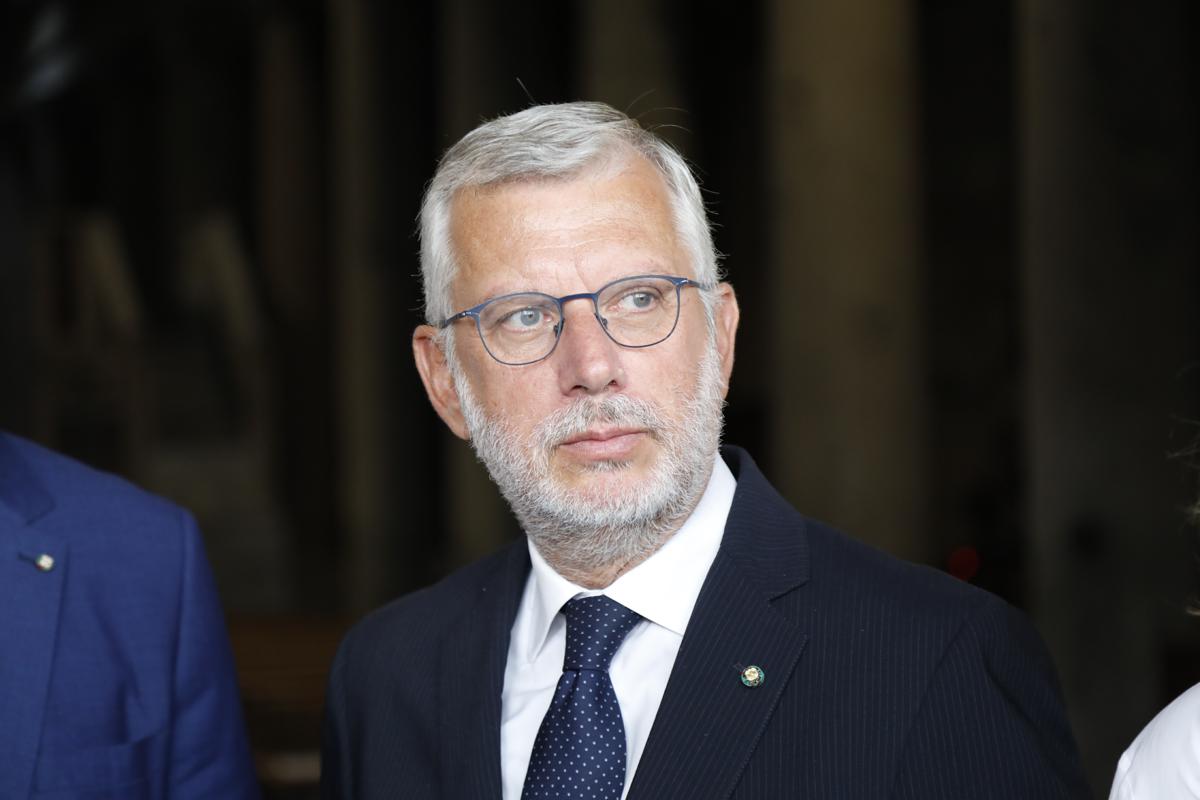 Quirinale, Garofani non si dimette. Mattarella non chiede il passo indietro. Incrinato il rapporto Colle-Chigi Quirinale, Garofani non si dimette. Mattarella non chiede il passo indietro. Incrinato il rapporto Colle-Chigi