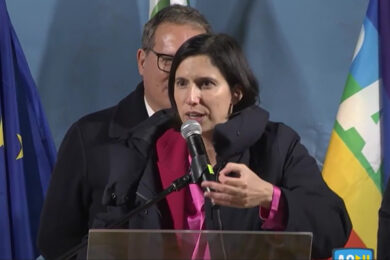 Schlein attacca Meloni: “Smetta di vedere complotti dove non ci sono”, e poi affonda su tasse e casa