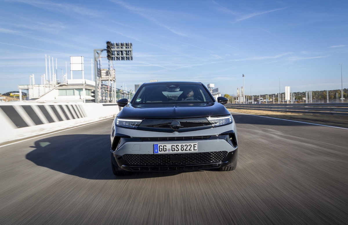 Opel Mokka GSE, il SUV elettrico sportivo da 281 CV Opel Mokka GSE, il SUV elettrico sportivo da 281 CV