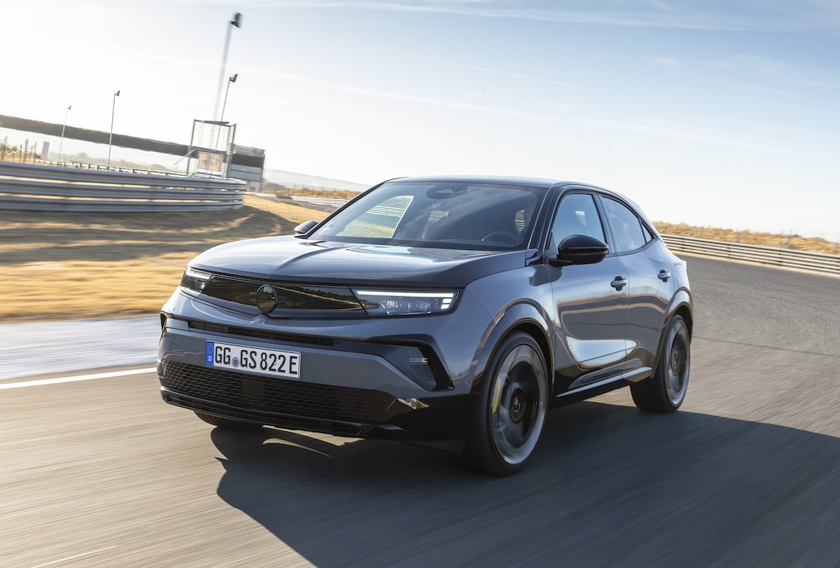 Opel Mokka GSE, il SUV elettrico sportivo da 281 CV Opel Mokka GSE, il SUV elettrico sportivo da 281 CV