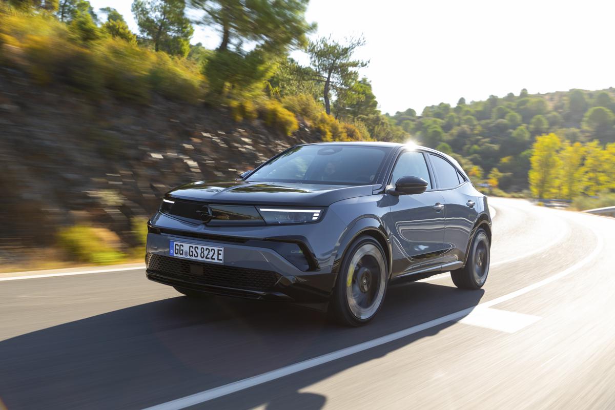 Opel Mokka GSE, il SUV elettrico sportivo da 281 CV Opel Mokka GSE, il SUV elettrico sportivo da 281 CV