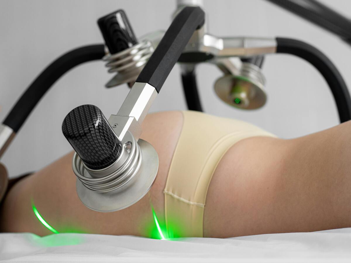 Mastoplastiche e liposuzioni illegali: sequestrata a Roma una clinica estetica per soli cittadini cinesi Mastoplastiche e liposuzioni illegali: sequestrata a Roma una clinica estetica per soli cittadini cinesi