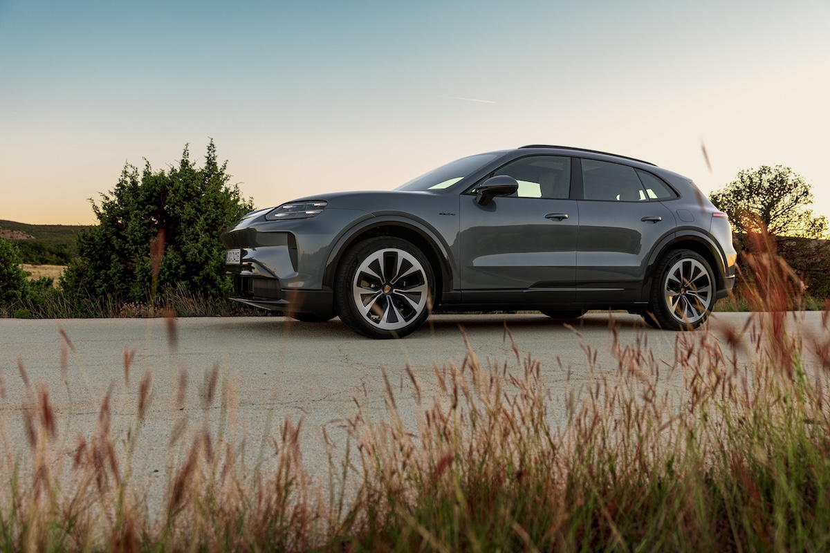 Porsche Cayenne Electric: 1.156 CV e 642 km con prestazioni da supercar Porsche Cayenne Electric: 1.156 CV e 642 km con prestazioni da supercar