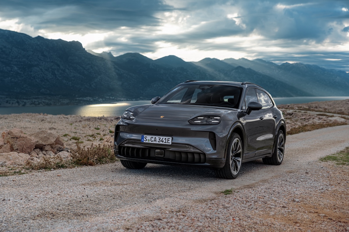 Porsche Cayenne Electric: 1.156 CV e 642 km con prestazioni da supercar Porsche Cayenne Electric: 1.156 CV e 642 km con prestazioni da supercar