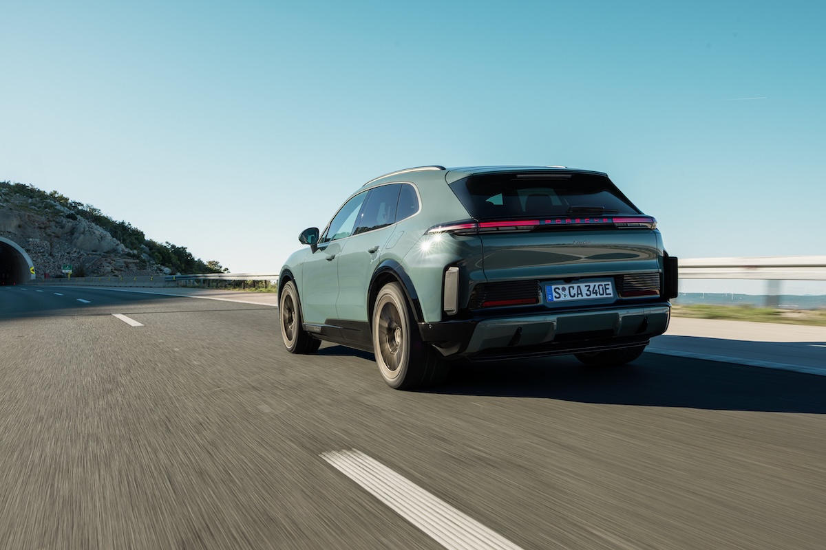 Porsche Cayenne Electric: 1.156 CV e 642 km con prestazioni da supercar Porsche Cayenne Electric: 1.156 CV e 642 km con prestazioni da supercar
