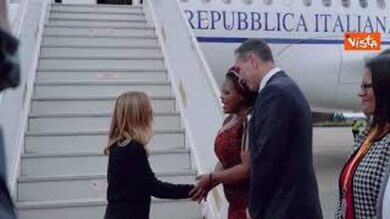 Meloni in Sudafrica per il G20, l’arrivo a Johannesburg
