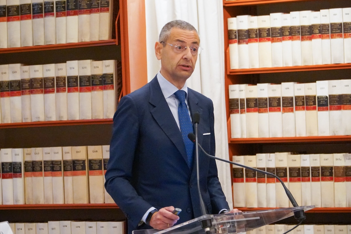 Rapporto DEKRA 2025: incidenti in calo e 1.500 città a zero vittime. I dati