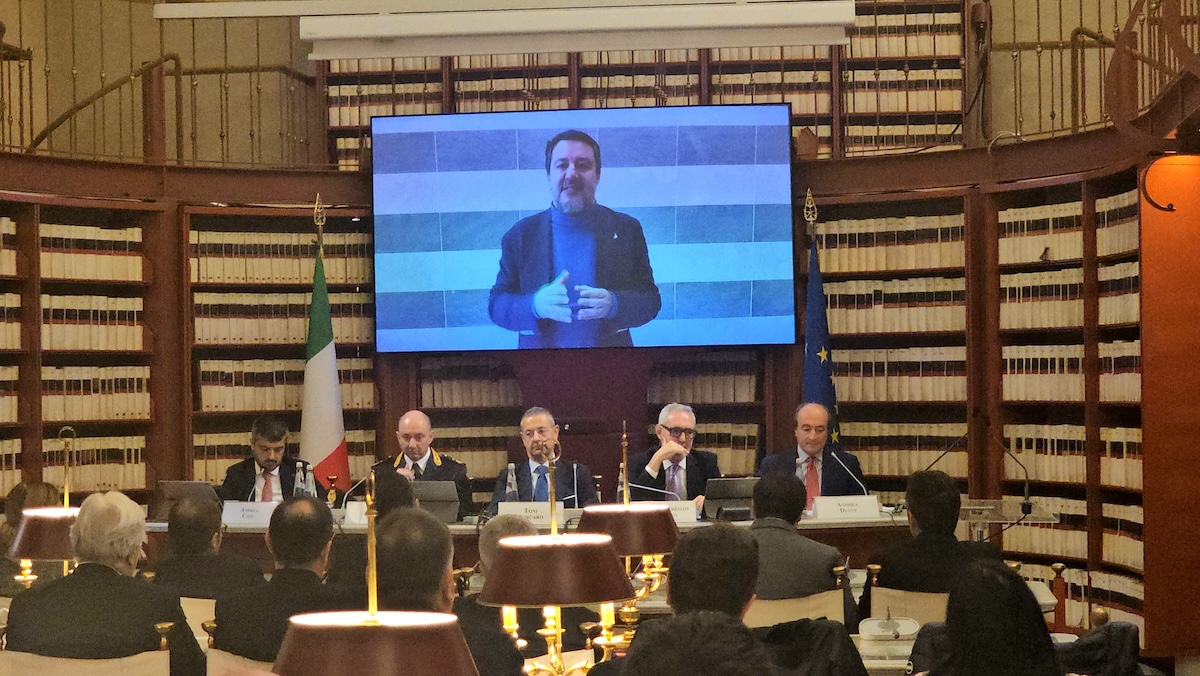 Rapporto DEKRA 2025: incidenti in calo e 1.500 città a zero vittime. I dati