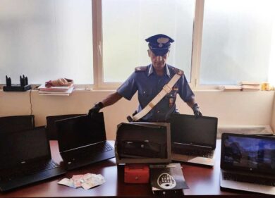 Roma, truffa del finto maresciallo: 65enne derubata in casa. Arrestato un 23enne campano